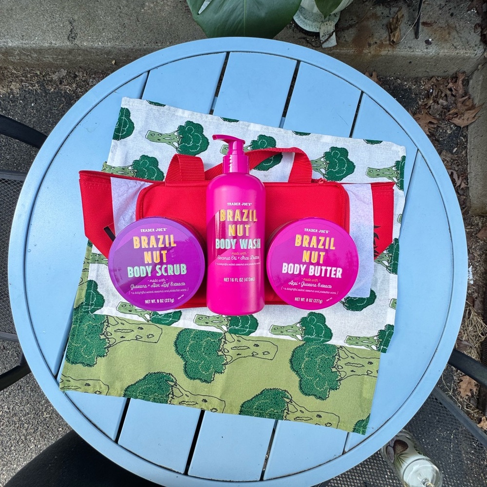 Trader Joe’s BUNDLE Brazil Nut Bath Set and red mini thermal bag